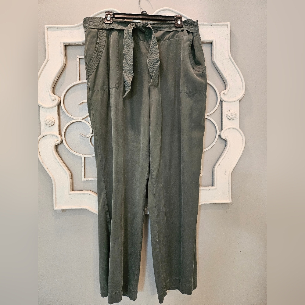 Euc Olive Green Casual Pants (Z14)
